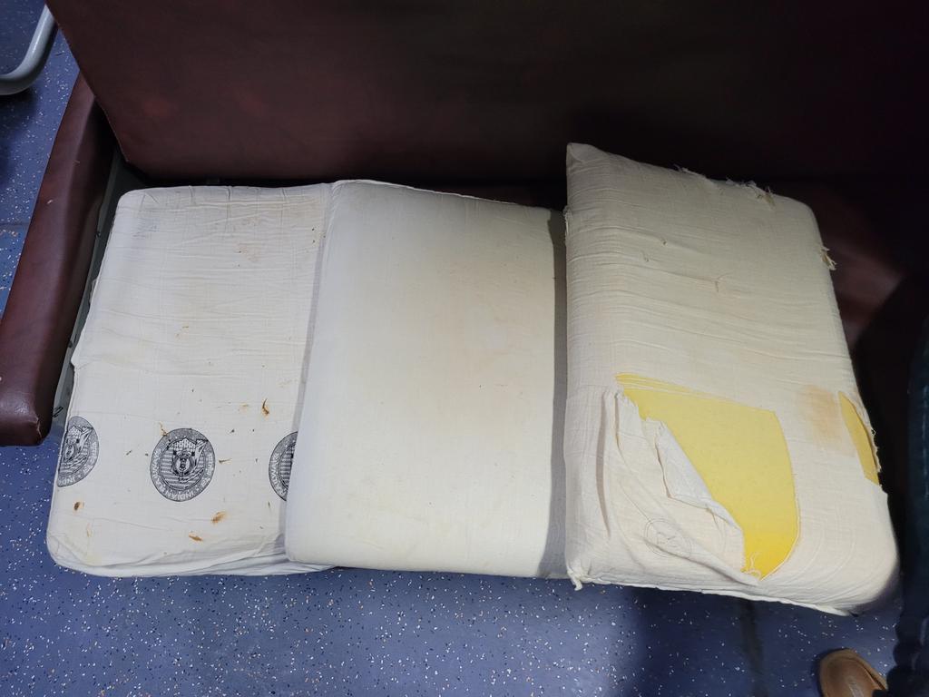 NaveenNotani's tweet photo. @IRCTCofficial @RailMinIndia
What an amazing condition of pillows in AC 2 Tier of train no. 12720.

Seems like it has never been washed or replaced.

Date of Journey: 25th Jan 2023 https://t.co/Y8YkXyCUDs