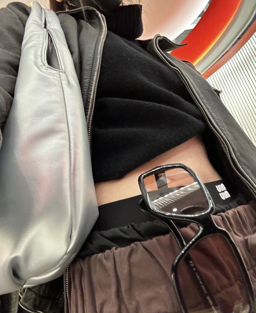 hllivie's tweet photo. ㅤㅤㅤ
ㅤㅤㅤ𝖾𝗇𝗍𝖺̃𝗈 𝘃𝗲𝗺, 𝗆𝗎𝗅𝗁𝖾𝗋, 𝗾𝗎𝘦𝗋𝗈 𝗏𝖾𝗋 
ㅤㅤㅤ𝐬𝖾 𝗍𝗎 𝗮𝗴𝘂𝗲𝗻𝘁𝗮, ٬𝗋𝘦𝗯𝗈𝗅𝖺 𝐠𝗈𝗌𝗍𝗈𝗌𝗈 
ㅤㅤㅤ  𝖾 𝗾𝗎𝗂𝖼𝖺 % 𝐬𝖾𝗆 𝖿𝖺𝗓𝖾𝗋 𝗰.𝖺𝗋𝘦𝗍𝖺
ㅤㅤㅤ https://t.co/B72qa6mlFU