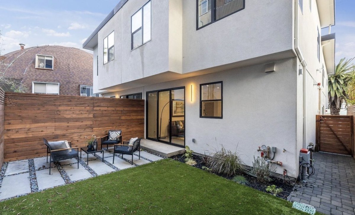 padigoodspeed's tweet photo. Grand Lake, Oakland California. This beautiful townhome is listed at $799K, I’m guessing it’ll sell quick, and above list price. https://t.co/ZEO4ggy8Z0