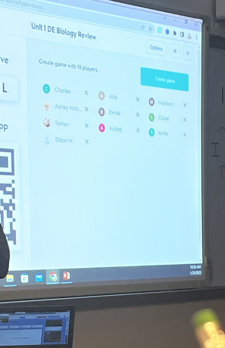 ehmyrick's tweet photo. The #debio students are trying their hand at being the teacher for their review week before the final. Nice to see them using the strategies their teachers have modeled! @NewKentStrong https://t.co/ZmdHS40N0K
