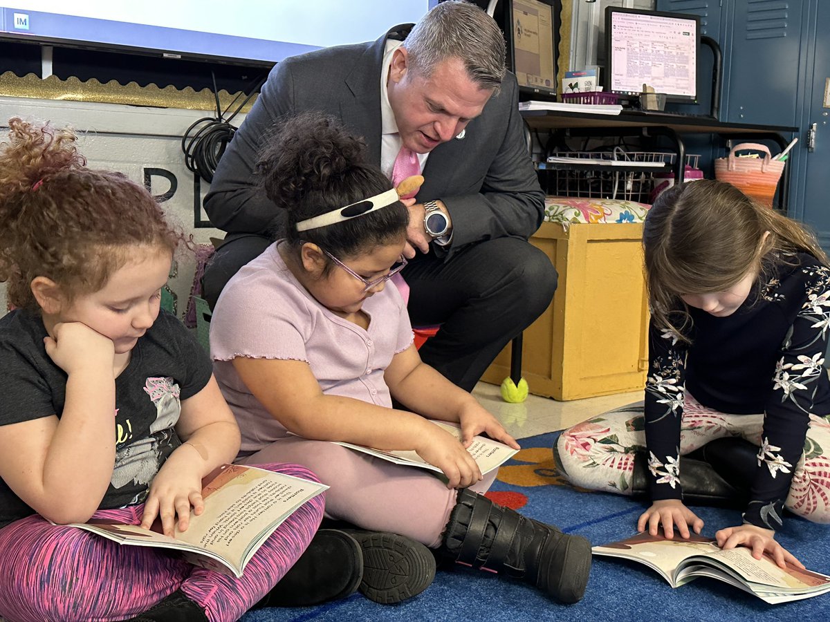 tkonz's tweet photo. While Commissioner Glass & I are visiting Eastern Elementary in Henry County, we met 1st grade teacher Sarah Buckley. She is signed up for Phase 2 of Kentucky Reading Academies - LETRS professional learning! @KyDeptofEd has allotted $10M in COVID relief funding to support LETRS. https://t.co/90gmC0GVX6