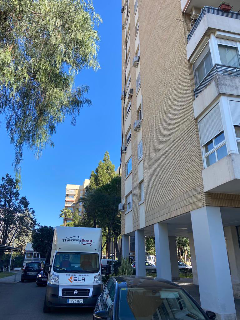VELAVENTANAS's tweet photo. 🌡️

👉 Con Thermabead puedes disfrutar de todos los beneficios del sistema de aislamiento térmico en cámara de aire. ¡Una nueva forma de mejorar tu hogar!

Hoy Miércoles en Urbanización 
Santa Clara de Sevilla!!!!!  🥶❄️☃️ https://t.co/stUalR8gMI