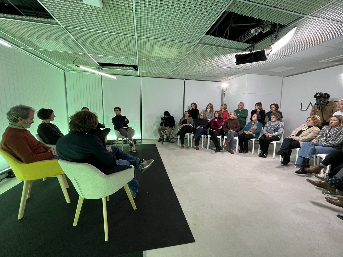 💥🆕 Comienza el ciclo de diálogos y mesas redondas que tienen como nexo común el “Nuevo Contrato Social: La #democracia que nos une”.

🗣️ Hoy con <a href="/gascondaniel/">Daniel Gascón</a> <a href="/toniroldanm/">Toni Roldán Monés</a> Simona Levi, Fernando Simón y <a href="/raulolivan/">Raúl Oliván</a>.

📹Muy pronto en nuestro canal de YouTube.