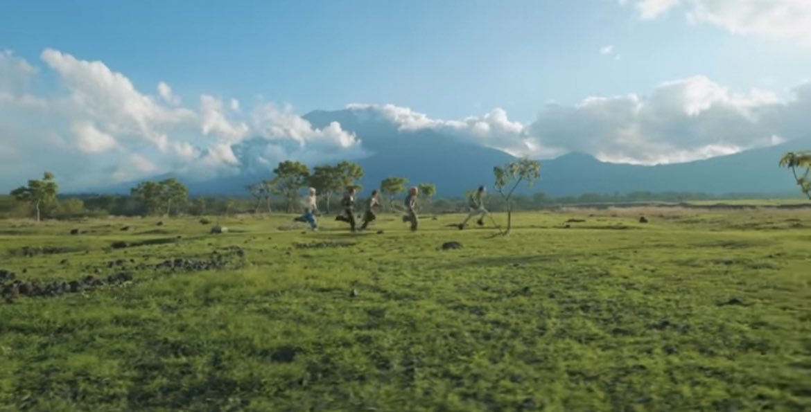 FatahHesty's tweet photo. It’s Bali,, 💜💜💜💙
@TXT_members 

#TXT_SugarRushRide https://t.co/hKdK53zvaW