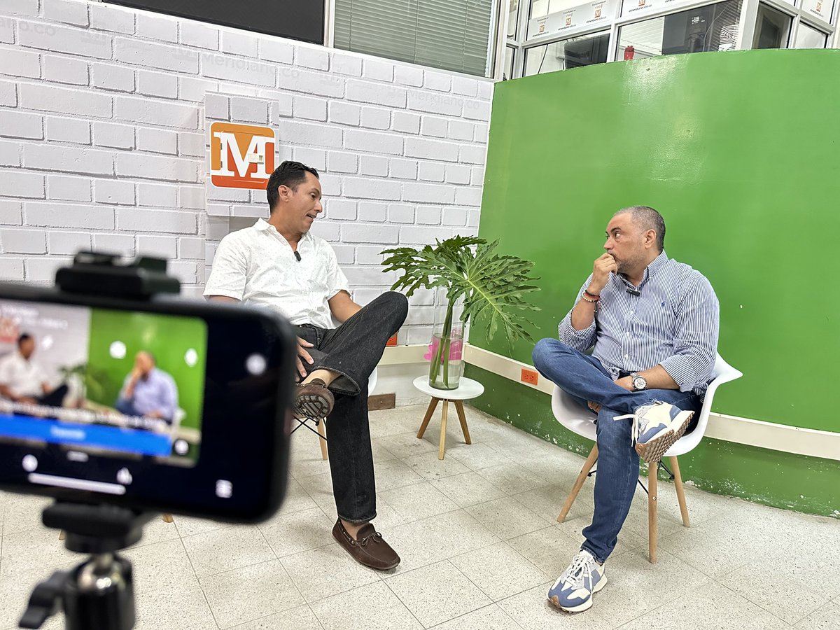 elmeridiano_co's tweet photo. 🚨#EnVivo diálogo de @hvelascomontoya, editor General de El Meridiano en #Córdoba, con @RodoEsquivia, precandidato a la Alcaldía de #Cereté. 

Ingrese aquí 🎥👉(https://t.co/FJPUaOfPTg) https://t.co/vHUydbT0Nz