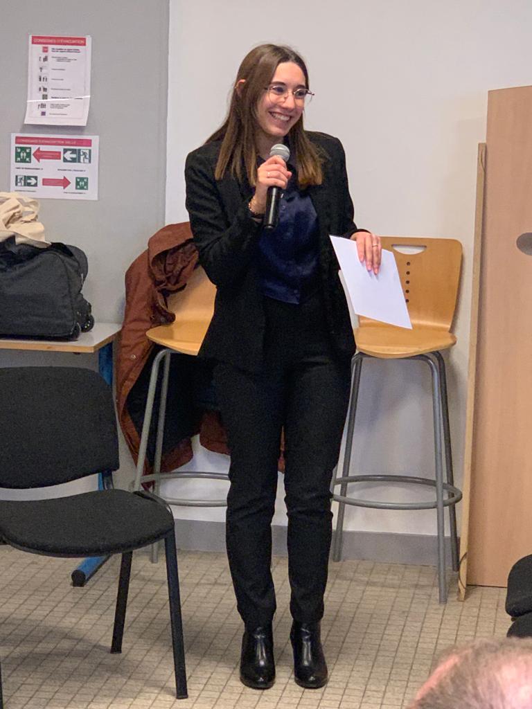 CiteJulieDaubie's tweet photo. 2e et 3e place au concours de l'excellence économique pour ces deux élèves du lycée. Nous sommes fiers d'elles et fiers des professeurs qui les ont préparées. Bravo! @banquedefrance @Dsden57 @regiongrandest https://t.co/4gECnGbeih