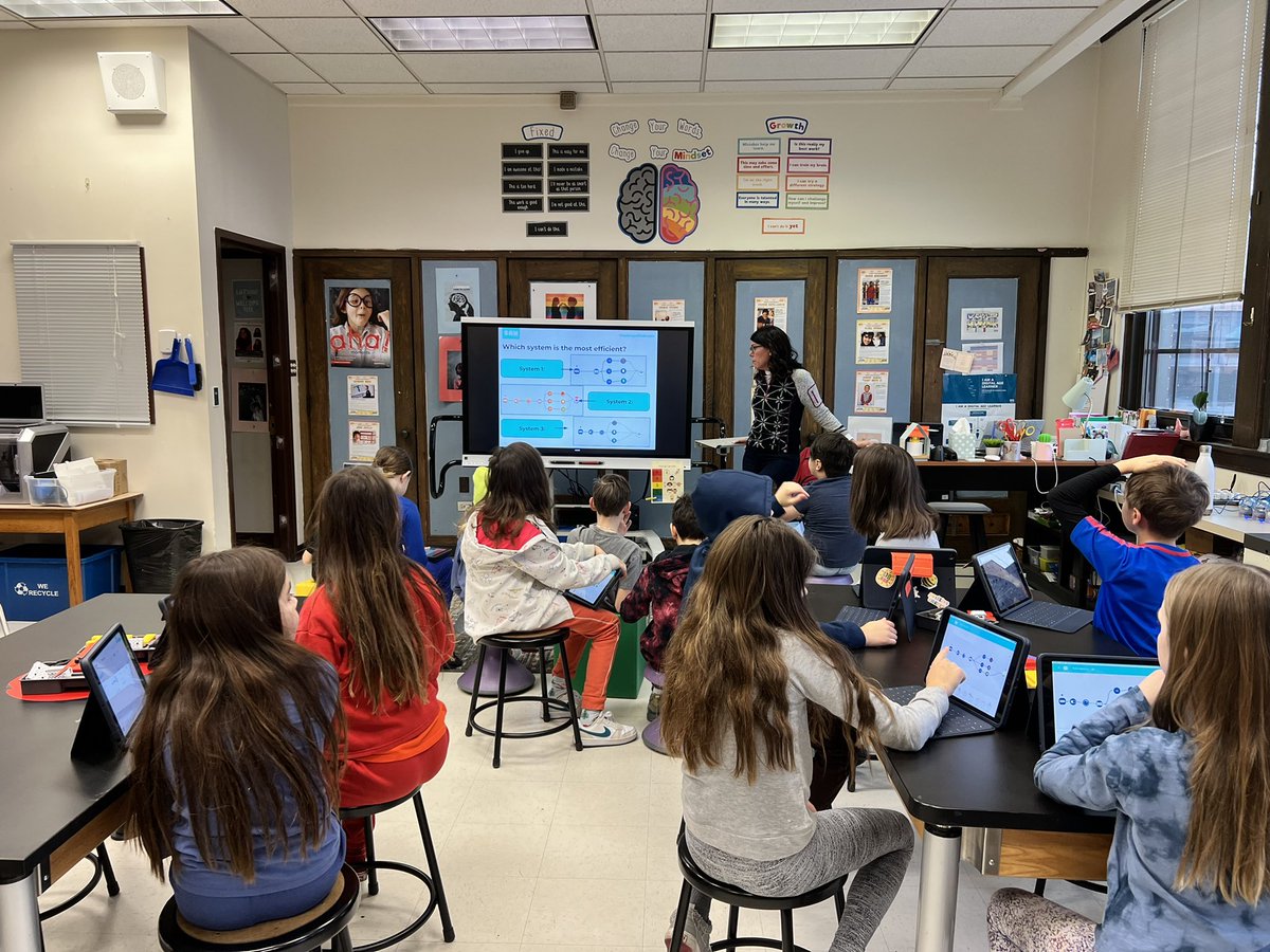 Got to visit @ccrannell and her 4th graders today! They did a fabulous job coding with <a href="/SAMLabs/">SAM Labs</a>! <a href="/RFDist90/">RF District 90</a>