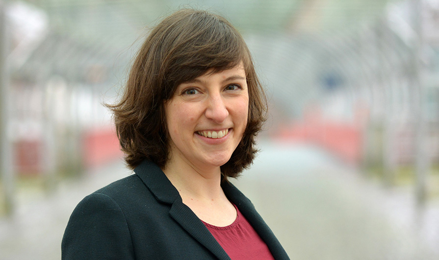 Bielefeld University (@unibielefeld) on Twitter photo Wie müssen #KI-Modelle ausgestattet sein, damit Maschinen Signale von Unverständnis bei Menschen erfassen u. sich kommunikativ anpassen können? Dazu forscht Juniorprof’in Dr. Hanna Drimalla (<a href="/HDrimalla/">Hanna Drimalla</a>) mit Dr. David Johnson (<a href="/_davidsjohnson_/">David Johnson</a>) am <a href="/trr_318/">TRR 318 Constructing Explainability</a>. bit.ly/3WvDXBC Wie müssen #KI-Modelle ausgestattet sein, damit Maschinen Signale von Unverständnis bei Menschen erfassen u. sich kommunikativ anpassen können? Dazu forscht Juniorprof’in Dr. Hanna Drimalla (<a href="/HDrimalla/">Hanna Drimalla</a>) mit Dr. David Johnson (<a href="/_davidsjohnson_/">David Johnson</a>) am <a href="/trr_318/">TRR 318 Constructing Explainability</a>. bit.ly/3WvDXBC