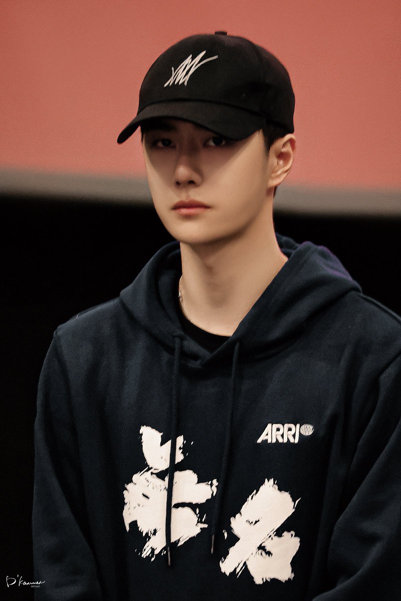 805rules's tweet photo. Q:What's your feeling when you saw those bad reviews?
YIBO:“Just accept with an open mind”
— Baidu Interview 2019
#WangYibo #YIBOthrowback https://t.co/arJHmeuURB