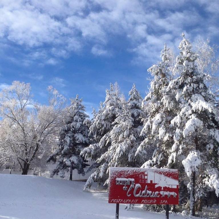 AlpesProvence04's tweet photo. ✅ Idée séjour ✅  Envie de vous échapper du quotidien ? 
Laisser vous tenter par un séjour "relax" (yoga, ski, massages, bain nordique, sauna...) dans un chalet de charme à 800 m des pistes de Saint-Jean Montclar  (3j/2n à partir de 280 €/personne)
➡ https://t.co/Ow8XqZlGOg https://t.co/2YtNhdsYGq