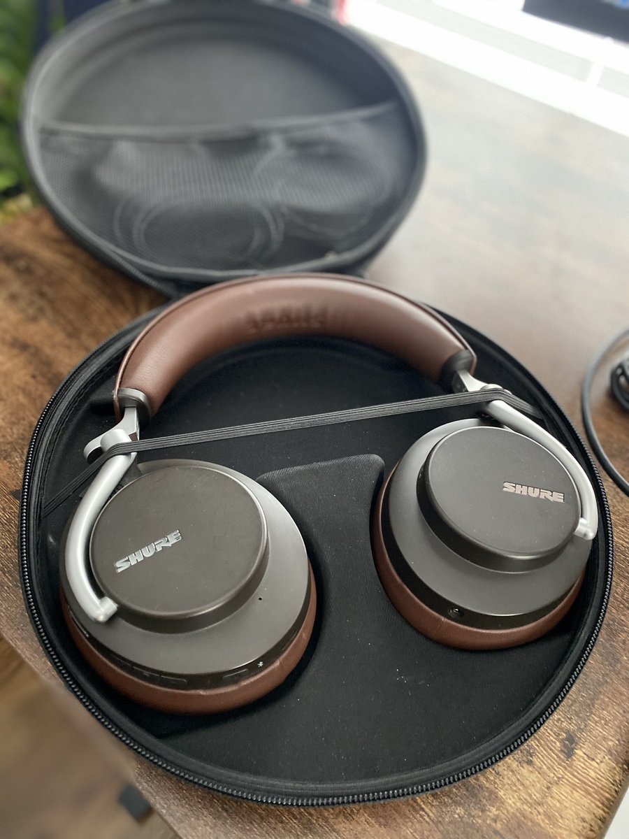 tobitungl's tweet photo. These @shure π§ are one of my must have items when traveling. @ISE_Show travel prep underway. Whatβs your must have item when traveling? #roadtoISE #ISE2023 https://t.co/RA9NrWW482