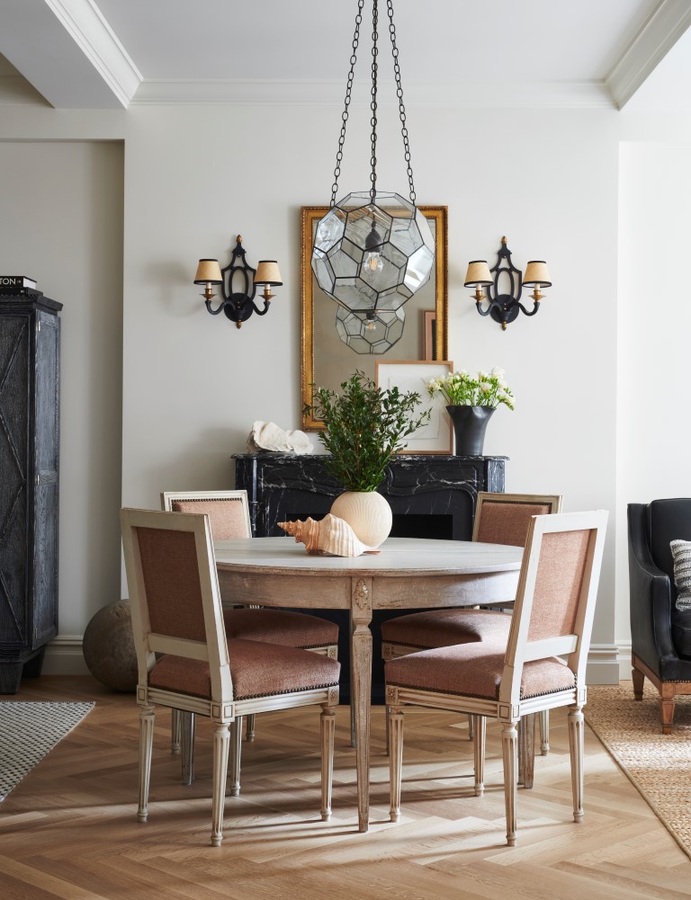 A closer look at this Upper East Side #NateBerkusAssociates project designed for a young family of 4 ➡️
📷 Kelly Marshall <a href="/ELLEDECOR/">ELLE Decor</a>