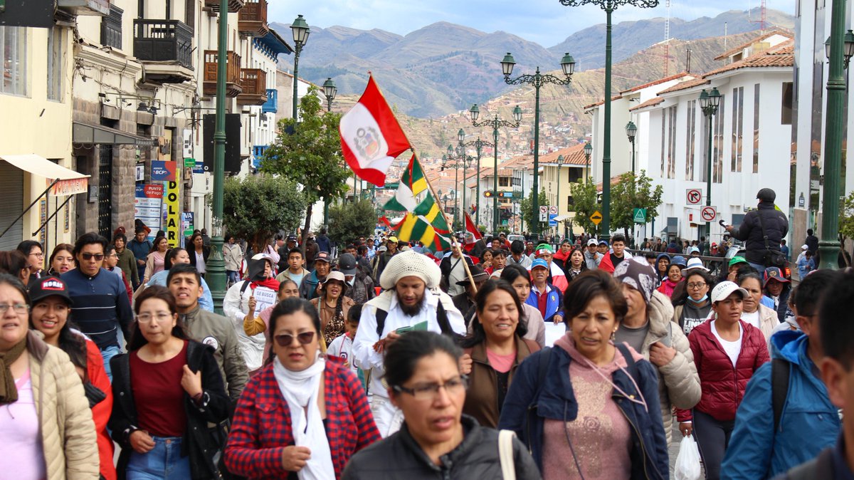 dhsfcusco's tweet image. #FotoGarería📷 
🚨 #CUSCO La población cusqueña junto a la Federación Universitaria del Cusco #FUC, se movilizaron por las principales avenidas de la ciudad imperial en rechazo al gobierno de Dina Boluarte y lo ocurrido en la Universidad Mayor de San Marcos.