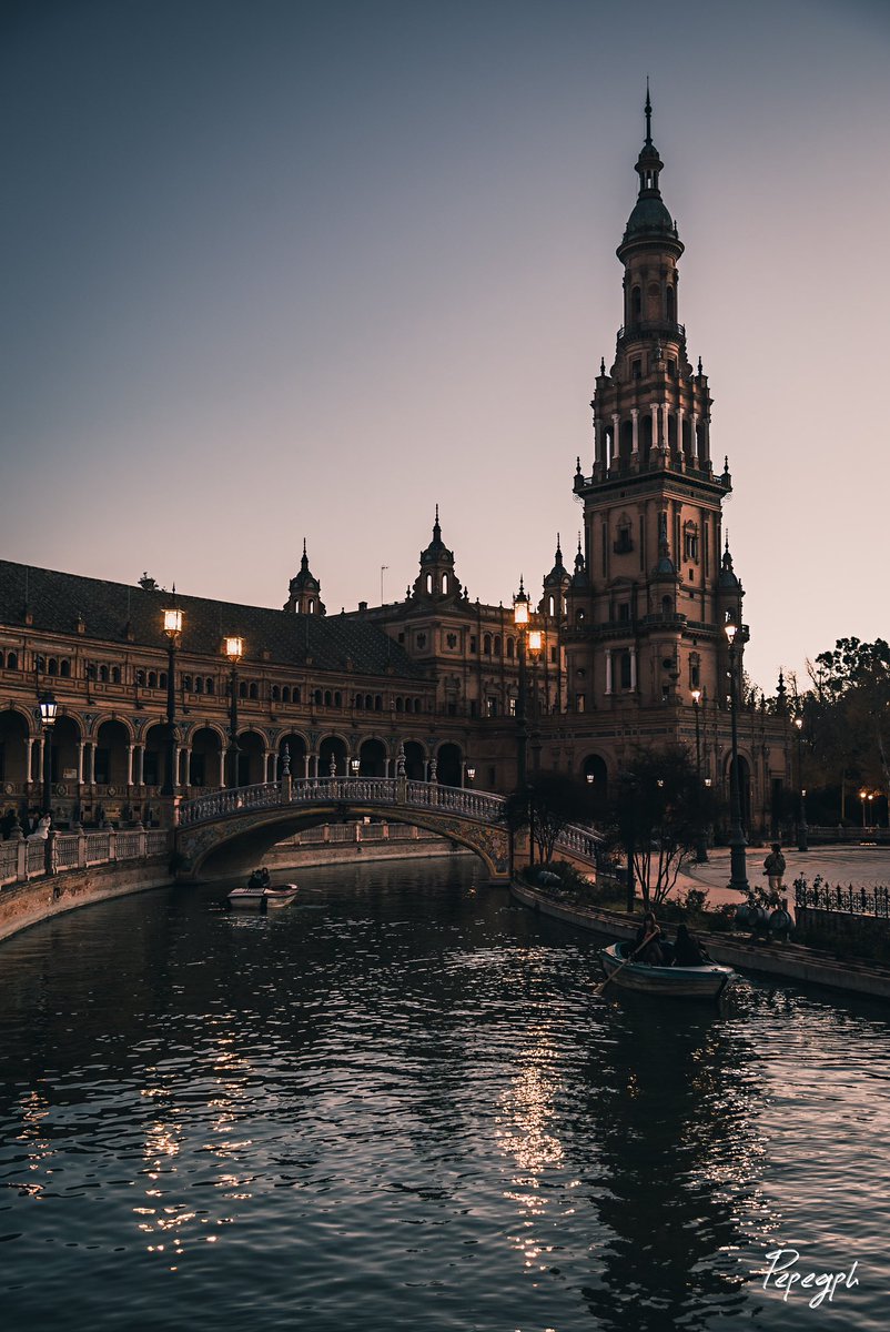pepegph's tweet photo. La plaza de España, tan fotogénica como siempre📷 https://t.co/FJSJ94IStN