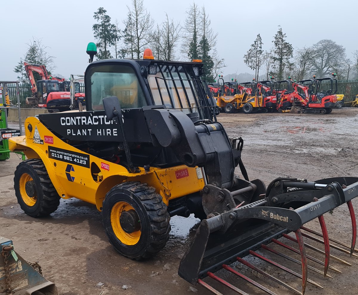 For farm work or landscaping tasks, this fork &amp; grapple will handle waste materials and irregularly shaped loads with ease. Paired beautifully with our JCB 520-40 Telehandler. Call our hire desk for a quote.
Tel: 01189 814123
hiredesk@contractorshire.co.uk
ow.ly/aHl250MAe6x