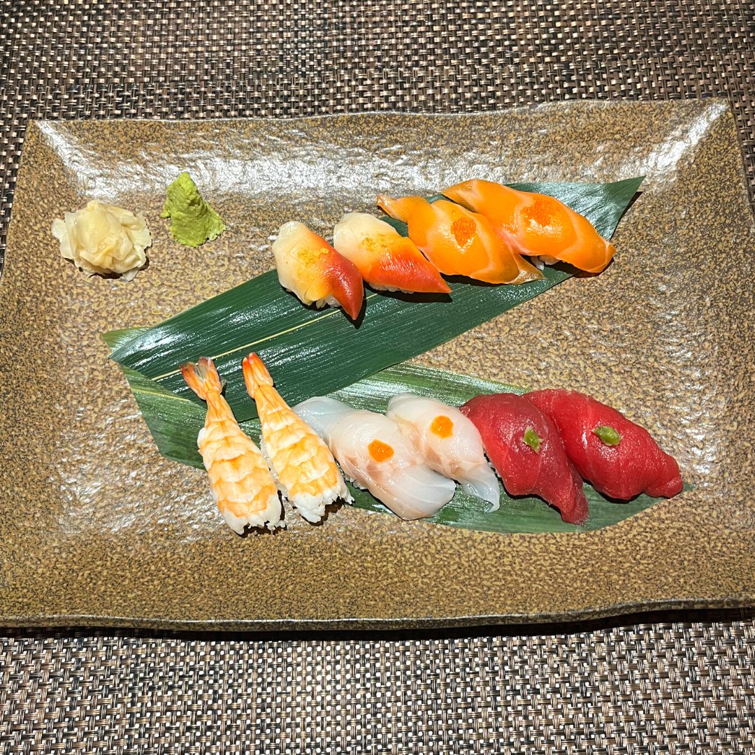 Eating the rainbow 🌈 🍣 #salmon #surfclam #tuna #poachedPrawn #seabass #japaneseMeal #sushi #sashimi