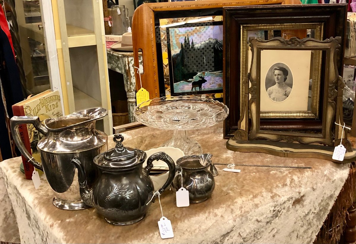 AntiqueTrove's tweet photo. Another beautiful display from booth 142!
Please call for purchase & availability
.
.
.
#AntiqueTrove #ScottsdaleAntiqueTrove #retro #vintage #antique #MidCenturyModern #AntiqueStore #MCM #VintageFrames #artnuevo https://t.co/Ix80dWbGhu