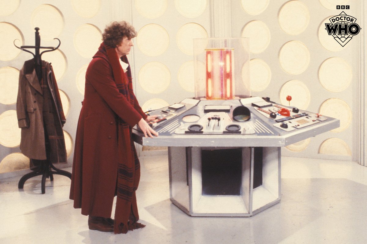 bbcdoctorwho's tweet image. "Homo sapiens. What an inventive, invincible species! It's only a few million years since they've crawled up out of the mud and learned to walk" 🧣 #DoctorWho