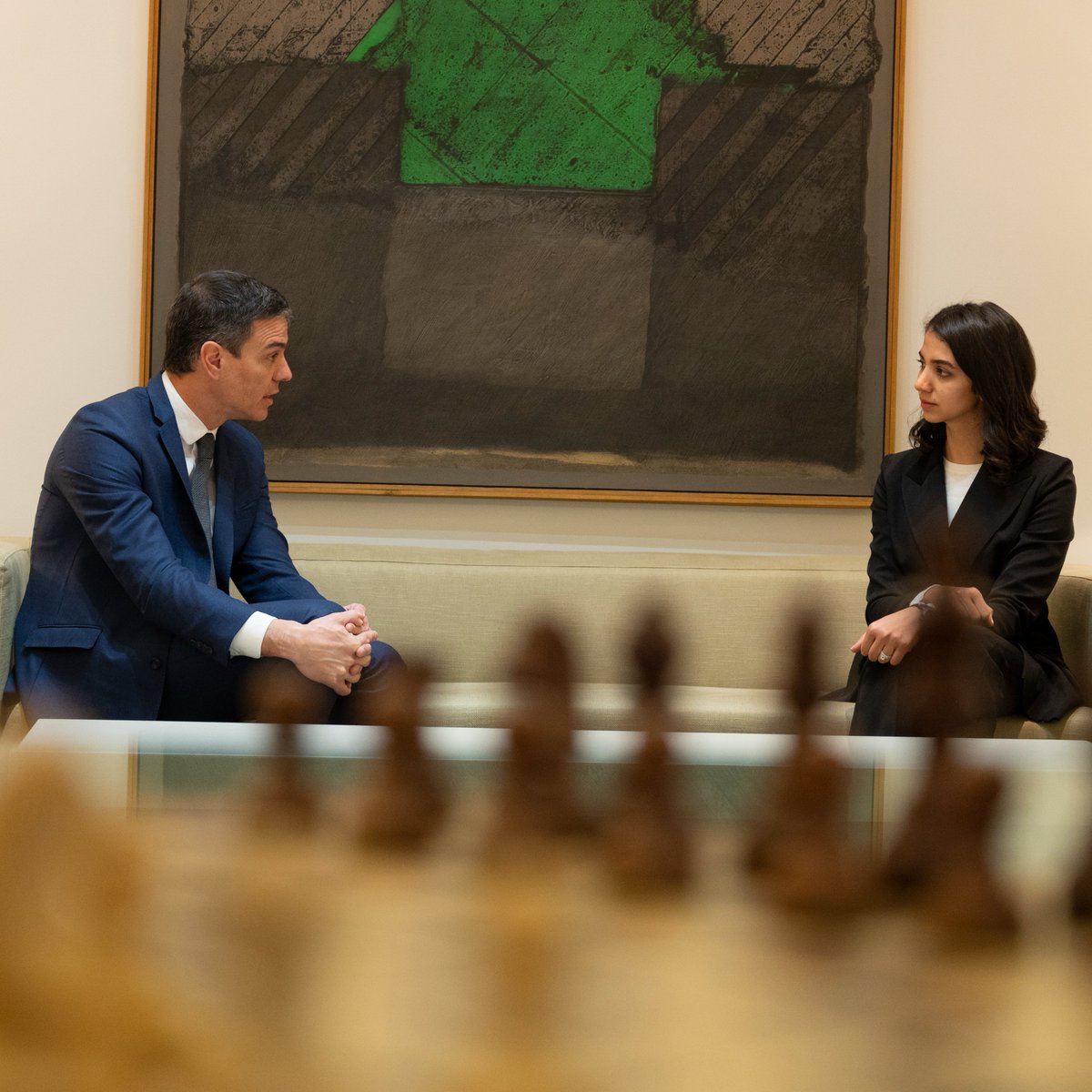 sanchezcastejon's tweet photo. Cuánto he aprendido hoy de una mujer que me inspira, la Gran Maestra Femenina de ajedrez Sara Khadem. 

Todo mi apoyo a las mujeres deportistas. Vuestro ejemplo contribuye a un mundo mejor. https://t.co/DSxVEETB0k