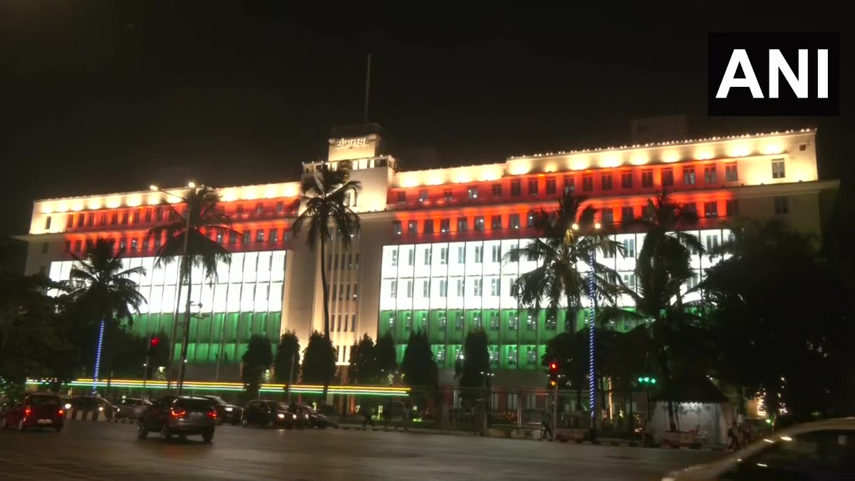 TOIMumbai's tweet image. Chhatrapati Shivaji Maharaj Terminus, #BMC Headquarters and #Mantralaya illuminated in tricolours on the eve of #RepublicDay2023 in #Mumbai.