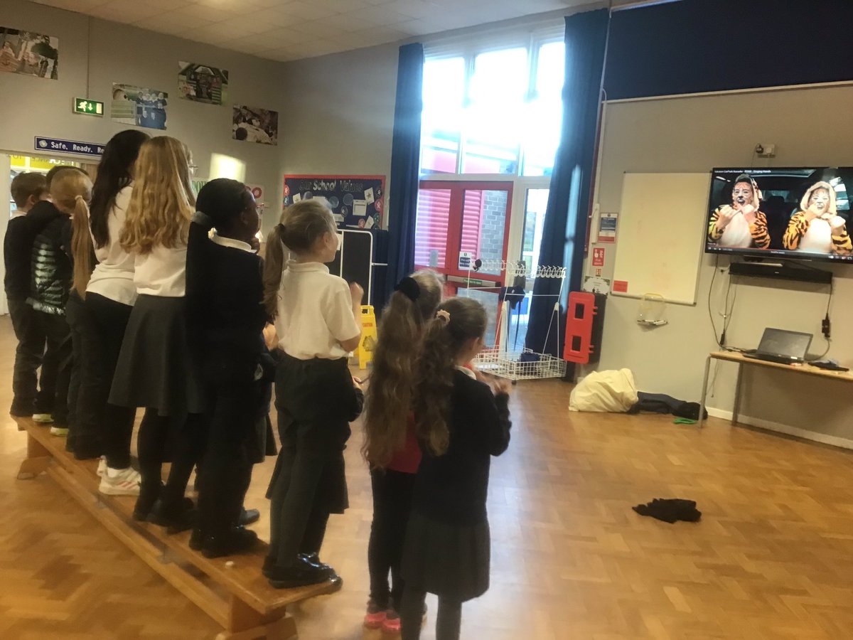 Our choir have been learning sign language whilst singing the lyrics to songs. #EastersideMusic #EastersideEnrichment @singeducationuk @MusicShephard