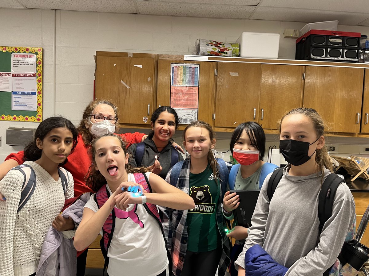 p4learning2004's tweet photo. Say hi to our wonderful GRRL Tech students 👋🏽👋🏾 Check out our upcoming posts to see what they're up to this semester! 

*Sneak Peek* 🤫 
They're currently working on creating light up clothing!!

#girlsinSTEM #womeninSTEM #futureengineers #tech https://t.co/9IxNG5FFXx