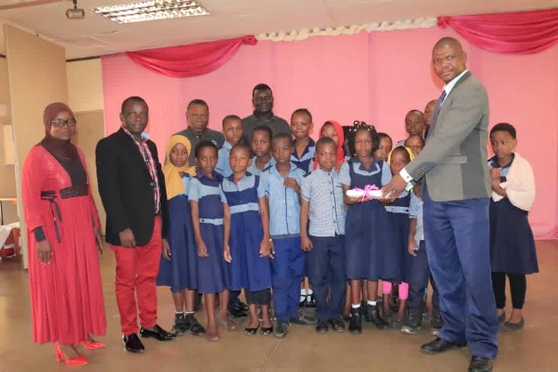 AfricanLibraryP's tweet photo. The Malawi Institute of Education held a ceremony to honor the new libraries. Executive Director Dr. Fritz Kadyoma addressed the beneficiaries during the ceremony. 

#Malawi #education #ngo #books #newlibraries #literacymatters #toliteracy #literacychampions https://t.co/wLphe5ogd0