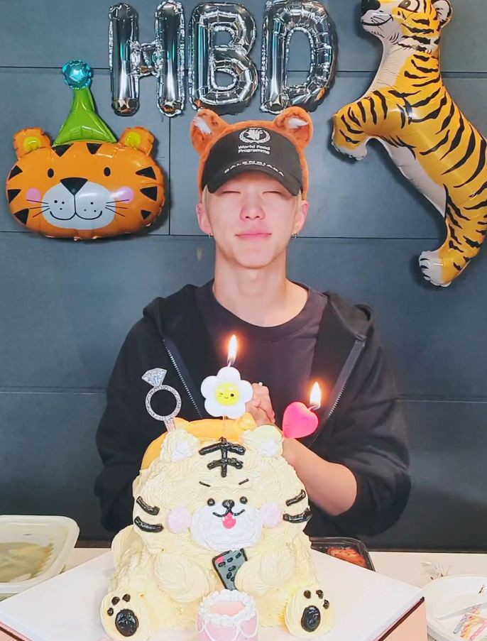 hoshihoxytxt's tweet photo. ➳ :¨·.·¨:
       `·. dadi ChAn mini birthday giveaway 

             2 winners of ₱100 gcash
             2 winners of ₱22 gcash

⤷ follow (optional)
⤷ rt and like
⤷ reply 'hbd' + emojis
⤷ ends tba https://t.co/C7NFhxPQOZ
