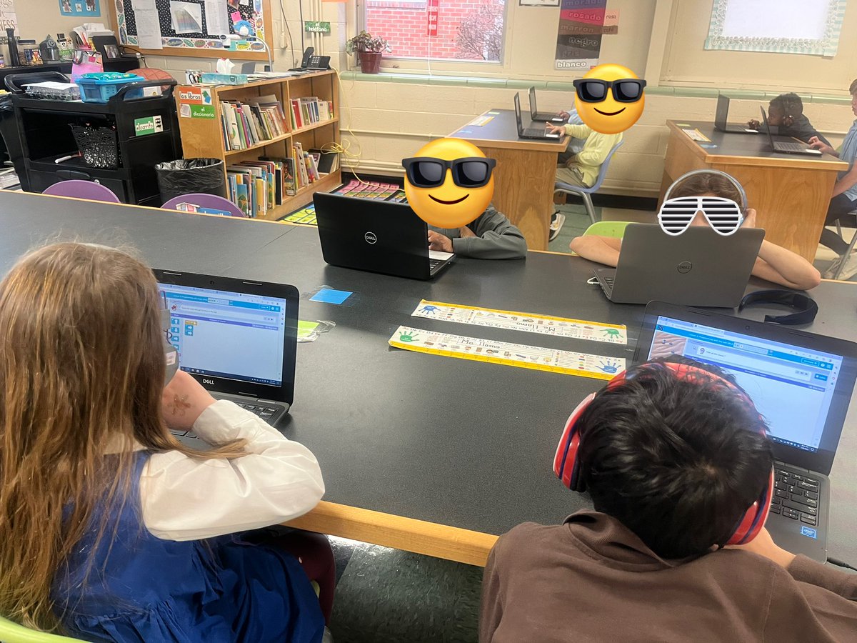 ashmi2011's tweet photo. Young coders at work! Mrs. Wade’s first graders learning how to debug with block code on https://t.co/bYiZlQfB2B. At Percy Priest ES. @PPE_Library @MNPSLearningTec #computerscience @MetroSchools https://t.co/CzrdEhi2WW
