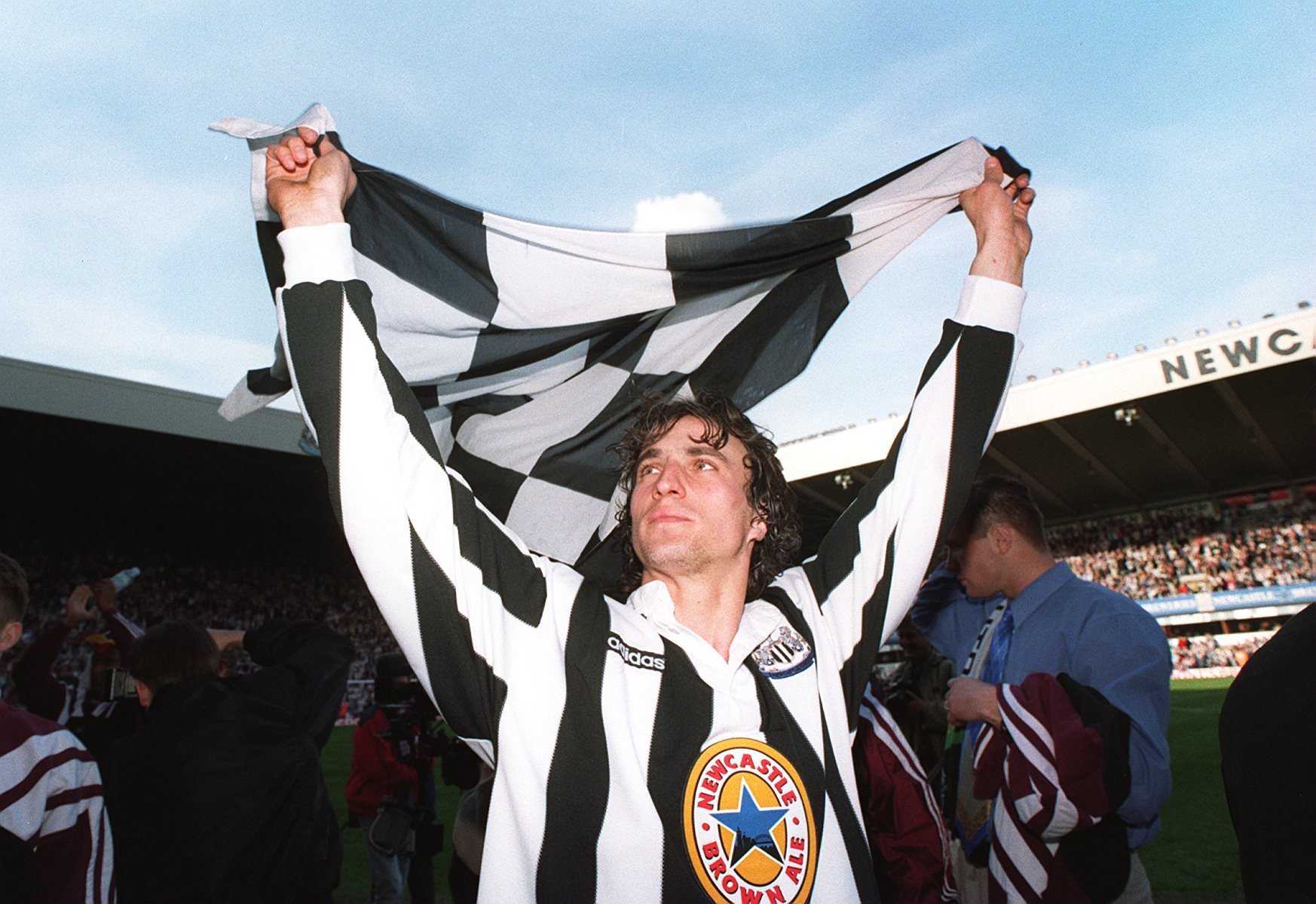 Happy 56th Birthday to David Ginola! 