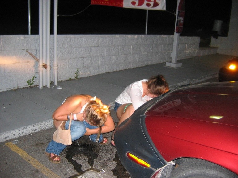 TheIconoclast17's tweet photo. Today's upload of more girls #peeingoutside, #carpee, #squatingtopee, #publicpeeing, #peestream, #peeingwithfriends https://t.co/PGJ46s1BK2
