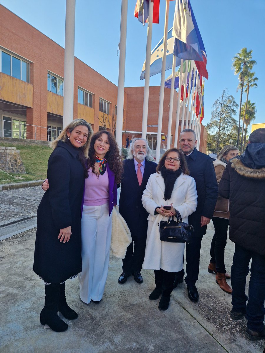 RocioRuizDom's tweet photo. #Aporotros25años  De + Inclusión, + Igualdad,+ Innovación, +Excelencia... Felicidades @pablodeolavide. Cómo no os iba a acompañar a este acto tan emotivo y especial. Con el Presidente del @WebCaa. Seguiremos trabajando por el conocimiento, el progreso y el futuro de Andalucía. https://t.co/KdxVtMWifC
