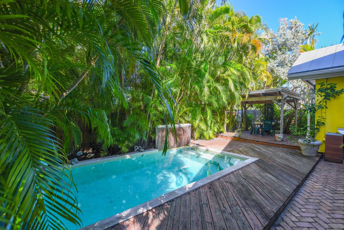 PartyInKeyWest's tweet photo. Like your own little tropical hideaway. π΄ #keywesthouses #seeninkeywest #keywest π· @keywestrealestate
More: https://t.co/QtRb8xssq5
Follow us: @PartyInKeyWest
Hashtag us: #PartyInKeyWest https://t.co/LjcDrW7u9V