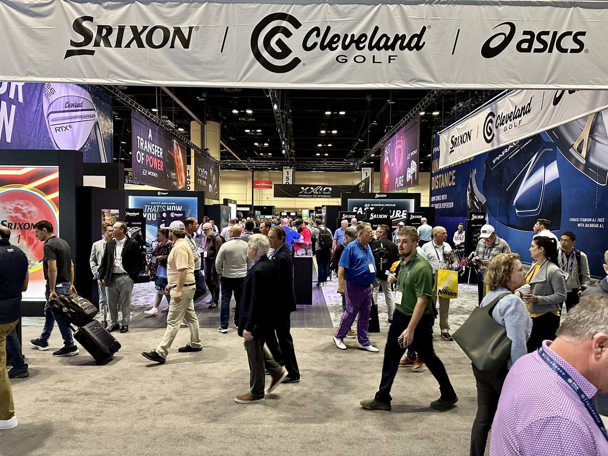 noelleeeez's tweet photo. Booth is packed! https://t.co/NI8Z1AF3WA