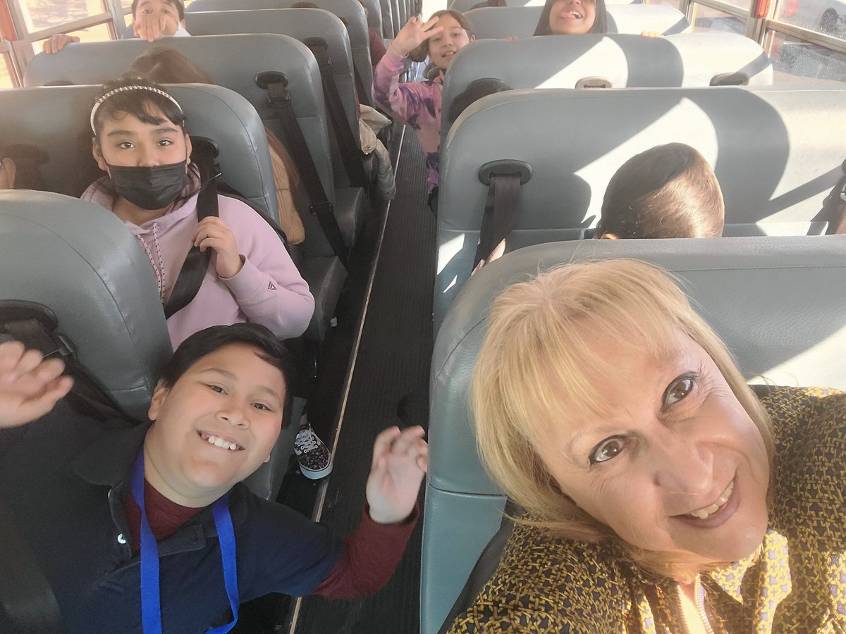 Skylashusha8's tweet photo. Music concert, here we go! @weareclintisd #fmeamazingeagles https://t.co/1MslWxnz5K