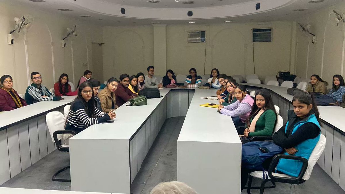 gkftii's tweet image. Exciting day for our #GKFTII fashion students as they visited the Northern India Textile Research Association- NITRA. 

They got to experience hands-on learning and gain valuable technical knowledge about textiles. 

#FashionEducation #TextileResearch #DesignerInTraining @gkftii