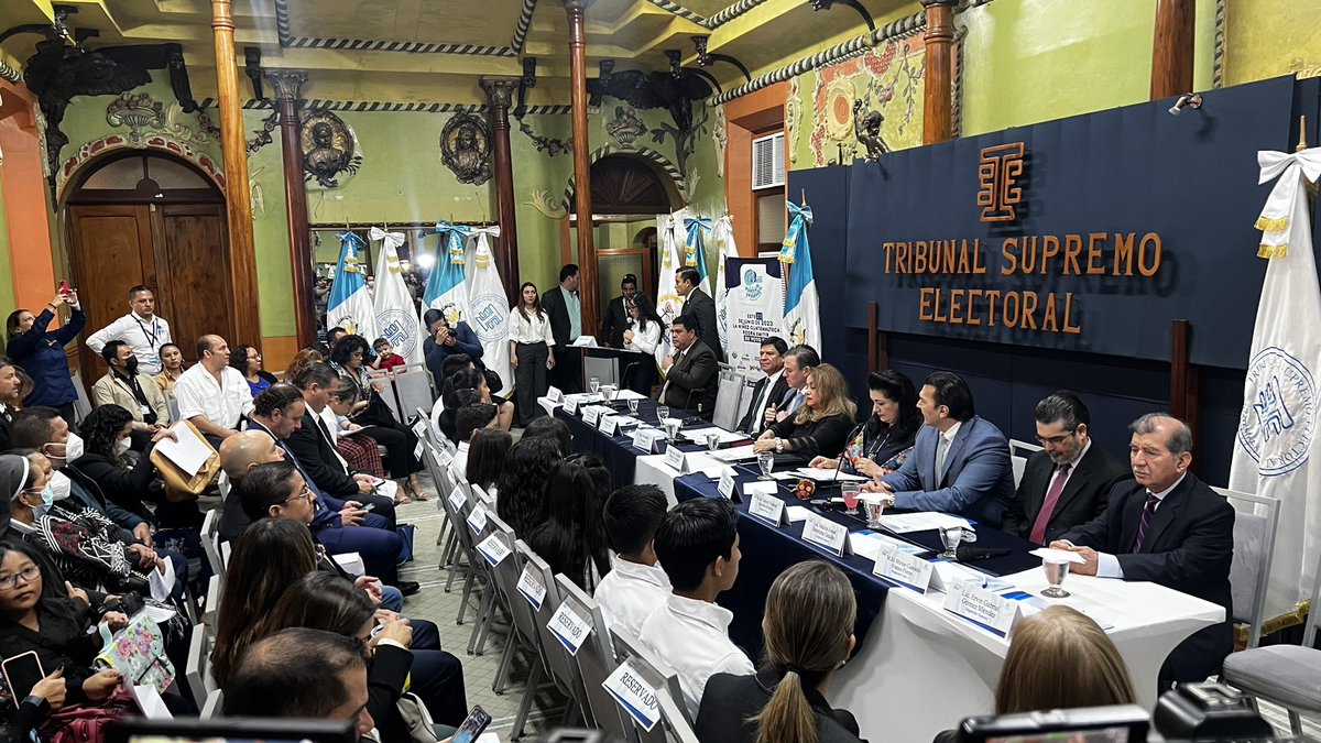hmontenegroGT's tweet photo. #DecisionLibre | El pleno de magistrados del @TSEGuatemala llevará a cabo la juramentacion del Tribunal Supremo Electoral Infantil como parte de las elecciones infantiles que cumple 28 años. @prensa_libre @Guatevision_tv https://t.co/UHRDh6FNVI