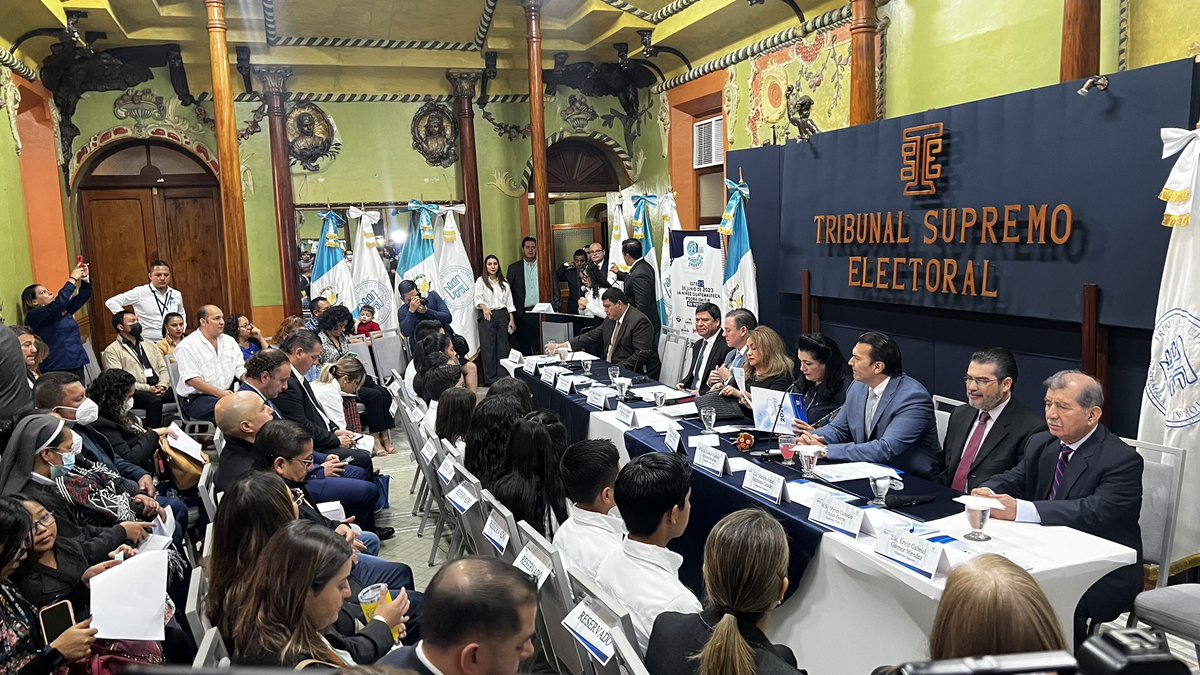 hmontenegroGT's tweet photo. #DecisionLibre | El pleno de magistrados del @TSEGuatemala llevará a cabo la juramentacion del Tribunal Supremo Electoral Infantil como parte de las elecciones infantiles que cumple 28 años. @prensa_libre @Guatevision_tv https://t.co/UHRDh6FNVI