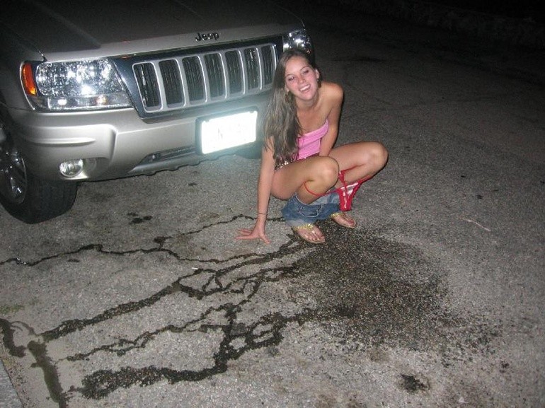 TheIconoclast17's tweet photo. Today's upload of even more girls #peeingoutside, #carpee, #squatingtopee, #publicpeeing, #peestream, #peeingwithfriends https://t.co/6LOfJfd9sh