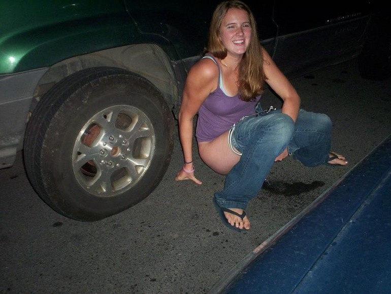 TheIconoclast17's tweet photo. Today's upload of even more girls #peeingoutside, #carpee, #squatingtopee, #publicpeeing, #peestream, #peeingwithfriends https://t.co/6LOfJfd9sh