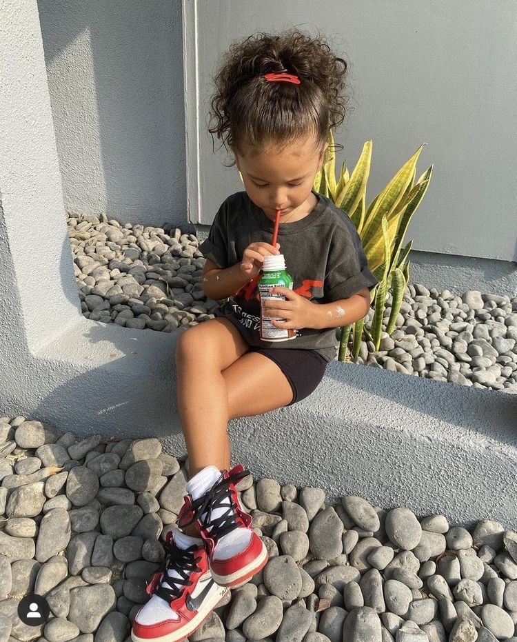 “mamãe tira uma foto minha tomando gut”