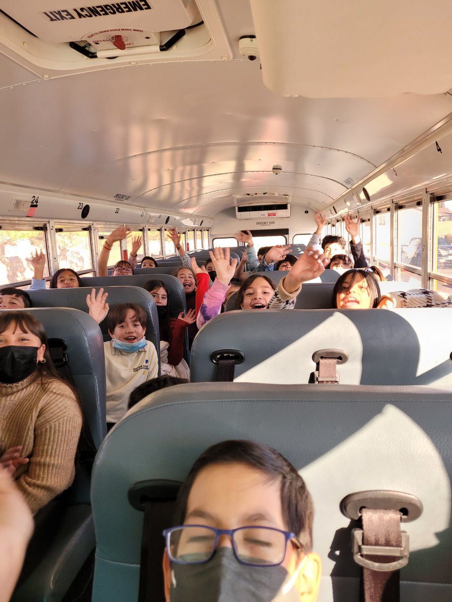 Skylashusha8's tweet photo. Music concert, here we go! @weareclintisd #fmeamazingeagles https://t.co/1MslWxnz5K