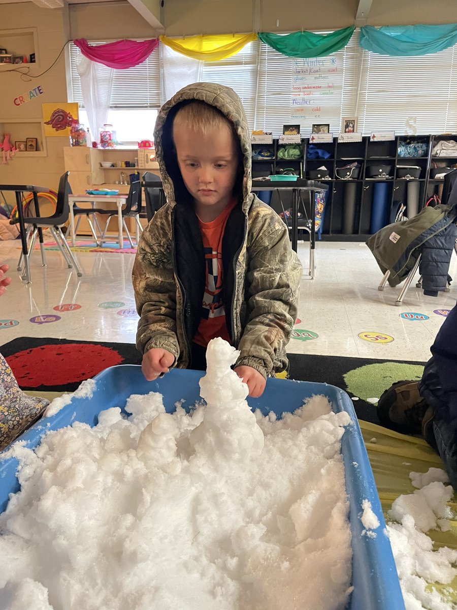 hogfan4sure's tweet photo. Snow day at school✔️.
Snowman building at school✔️.
#kinderCats #reallifeexperiences @NManley82 @NSDSouth https://t.co/7oDMlcQlCz