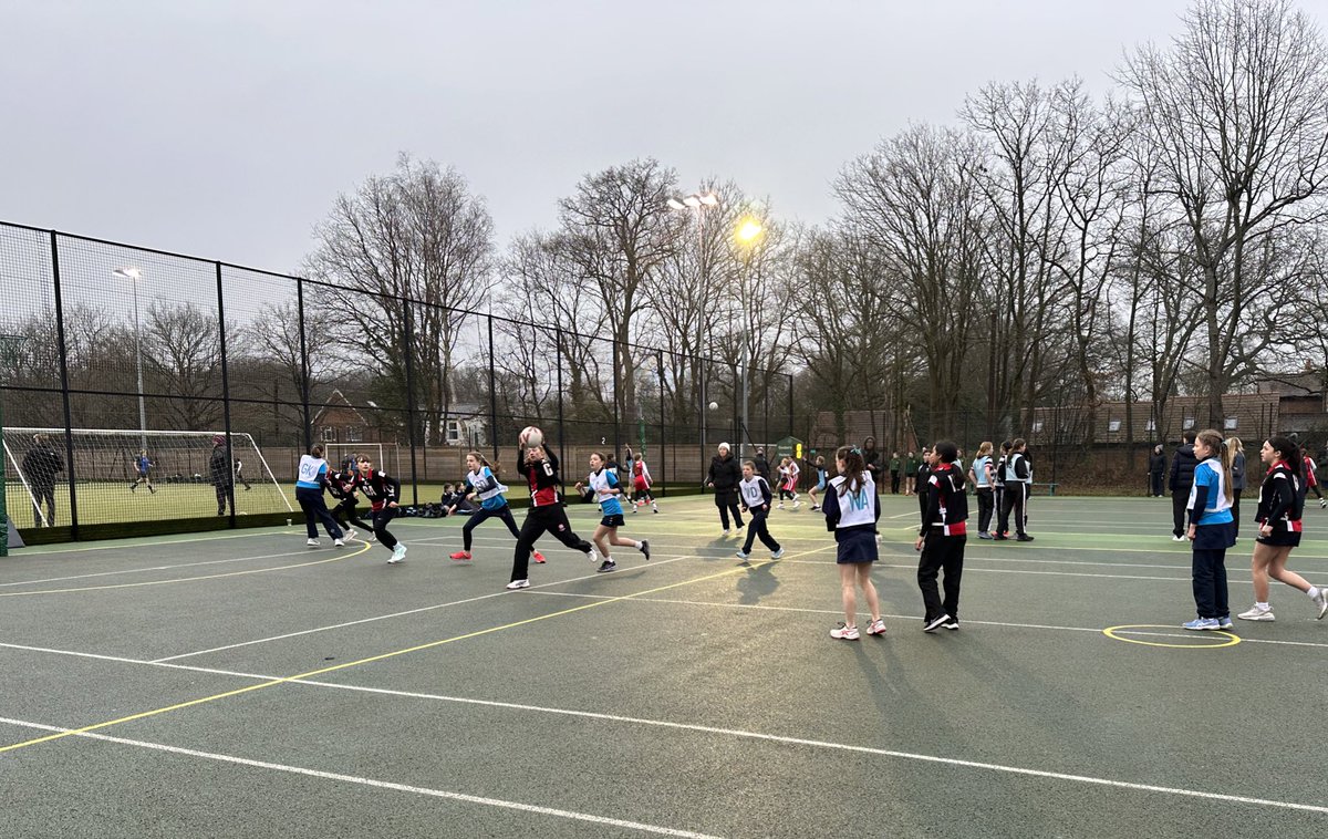 DownsendSport's tweet photo. Brilliant day at @gordonsnetball Tournament with the U13A team. Fantastic effort from the girls who narrowly missed out in the semi-final of the cup 🏆 👏 #Downsend #RESPECT https://t.co/sgh338YQVp