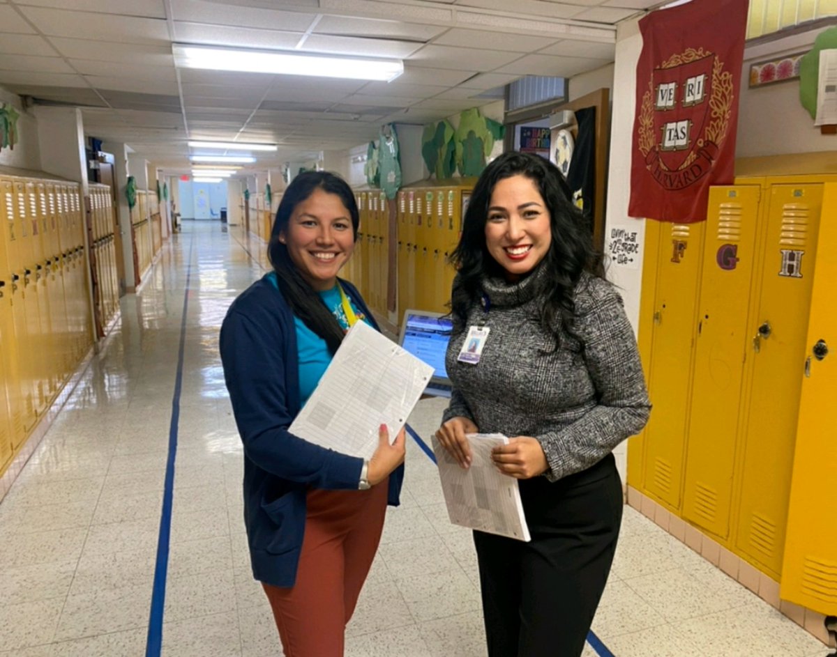 MissJudyCastro's tweet photo. My favorite part of the workday is getting to visit my wonderful, hardworking teachers. ❤ #MyReadingAcademyCohortRocks!! @ICanReadDallas @keishal929 @DrElenaSHill @DISDcamposeco @ReadBIGDallas https://t.co/MPIUVO1bov
