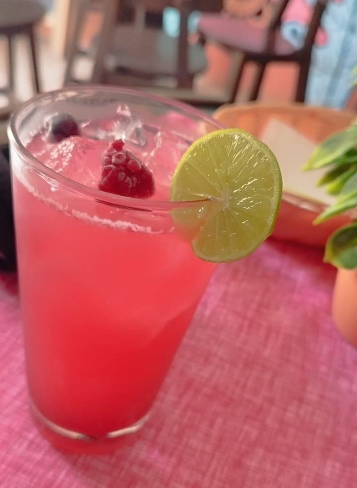 OMExpress010721's tweet photo. Y Chiclayo me recibió con un #IceTee de frutos rojos!!
😋 https://t.co/WWCYYb26oq