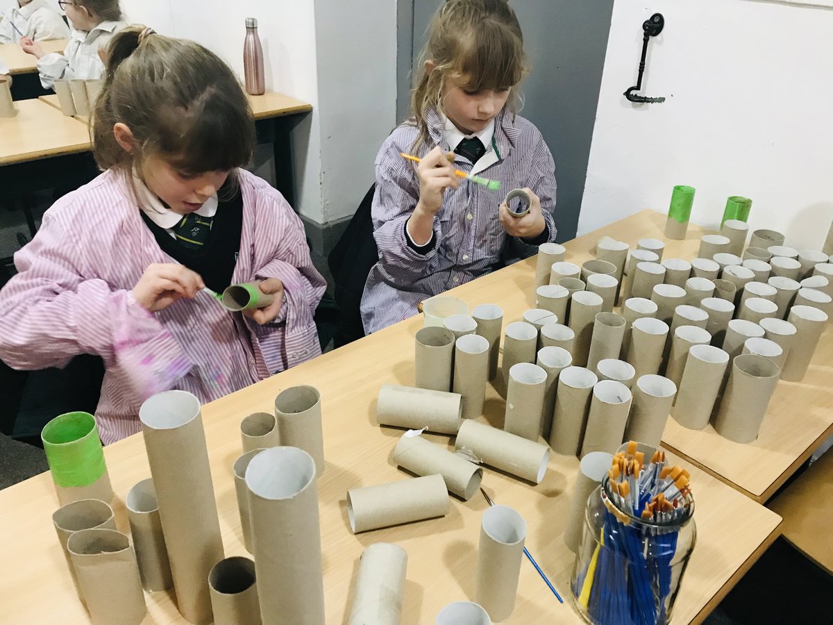 Myddelton_Prep's tweet image. We are busy making and creating in Urdd club 🎨🏴󠁧󠁢󠁷󠁬󠁳󠁿

Can you guess what we are making? 🦋🐞🐛

@UrddDinbych @Urdd #UrddClub #cymraeg #creativedevelopment