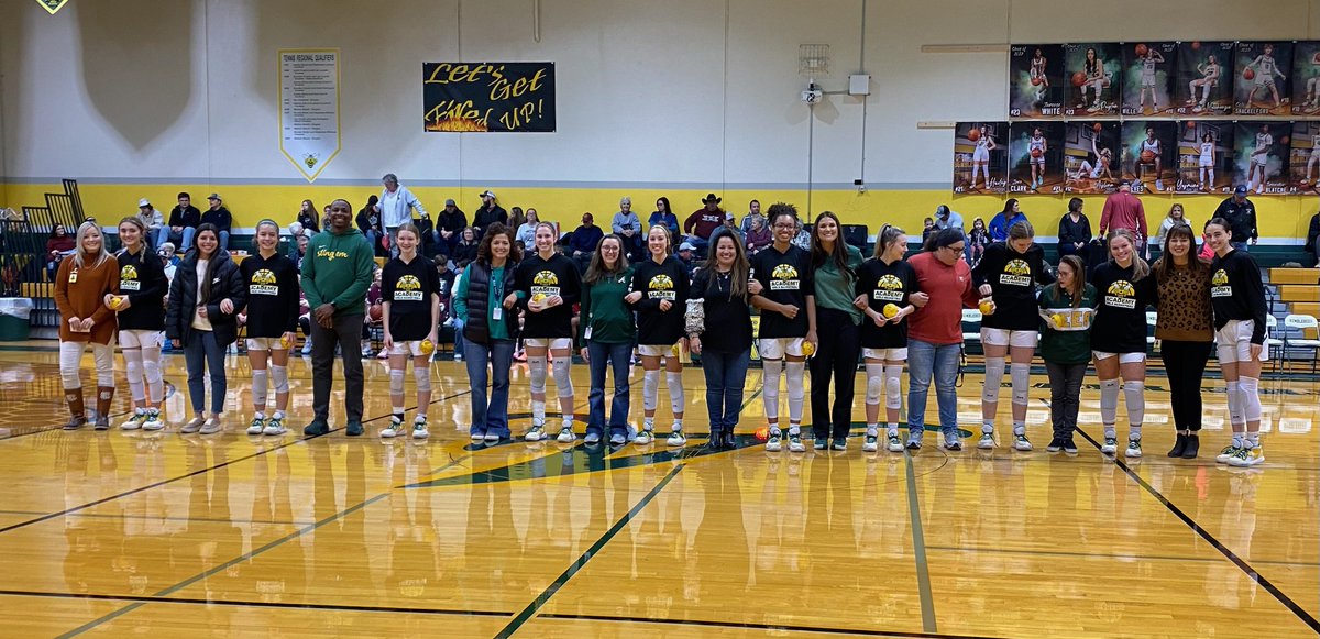 ladybeeball2019's tweet photo. It was great to get to honor some of our amazing teachers and staff last night before our game. Too all teachers out there we want you to know you are truly appreciated for all you do! #POP https://t.co/oDXOwbwa5O