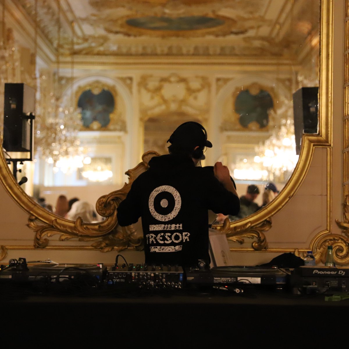 MuseeOrsay's tweet photo. 🪩 Retour en images sur le #BalMunch de samedi soir, organisé avec les @Nuits_sonores.

🎧Aux platines: Charlotte Bendiks, @BendikGiske, Stakebard, Cornelius Doctor et DJ Sotofett. https://t.co/77Dlo6NKRZ