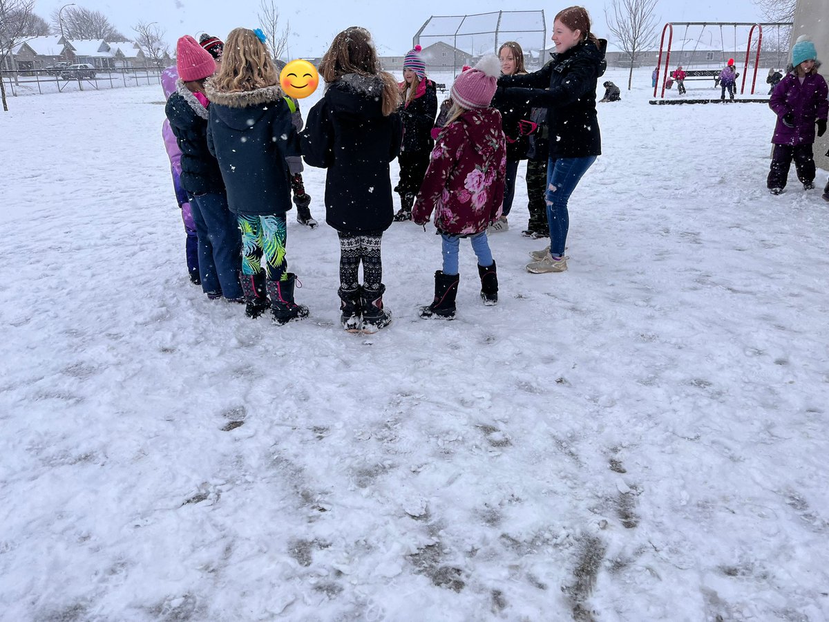 Even in the snow, our recess leaders are full of smiles running the recess program over at <a href="/HESGEDSB/">Hagersville E.S.</a> <a href="/PrincipalLove1/">Shannon Love</a> #recessprogram